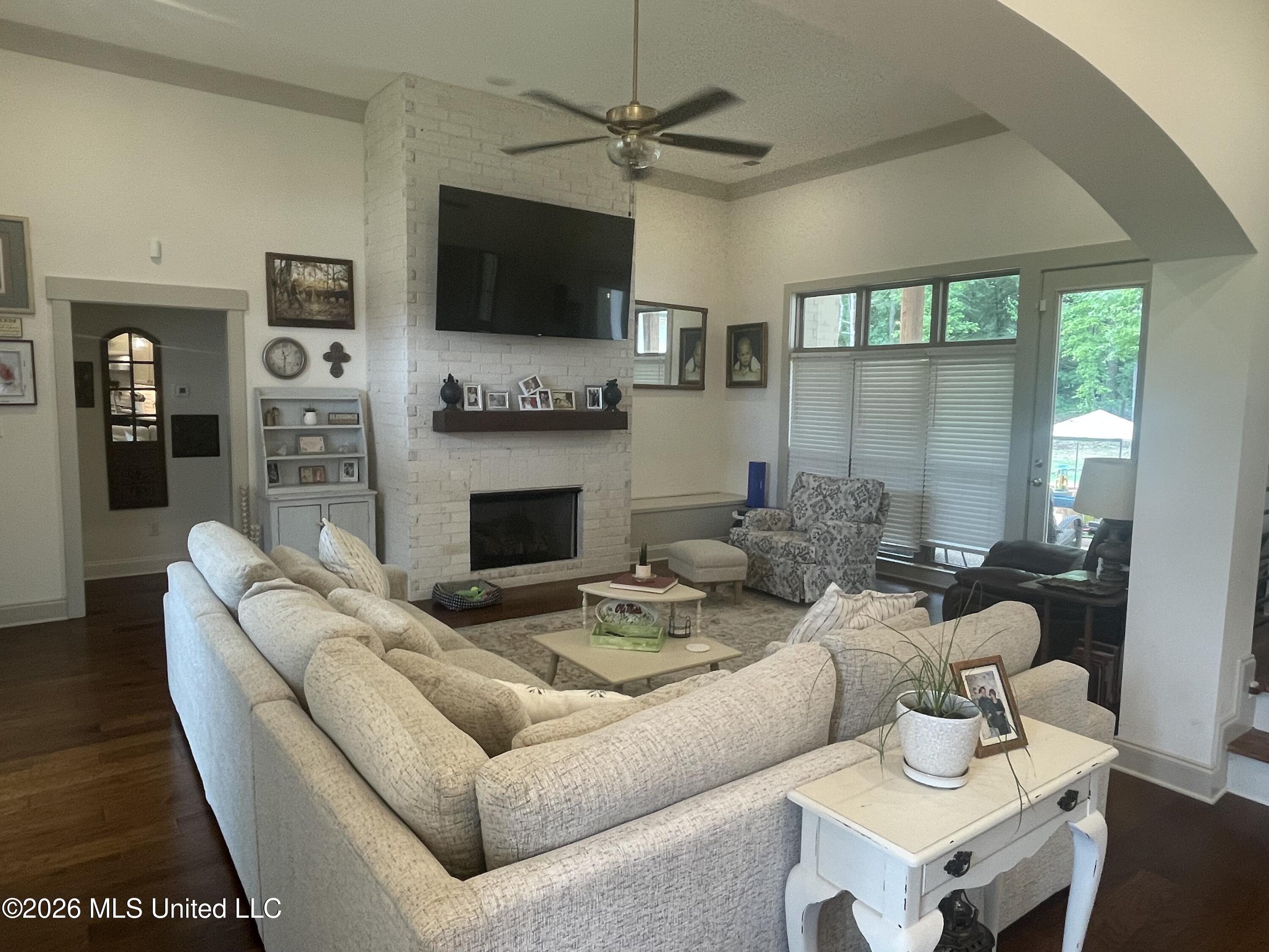 9904 Timber Cove Olive Branch, MS 38654 - Photo 3 of 16 IMG_3372