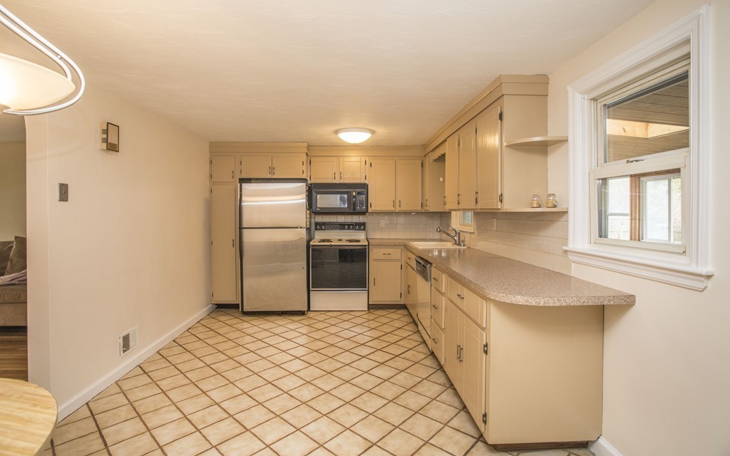 19 Worcester Road Sharon, MA 02067 - Photo 3 of 22 Gallery Image 3