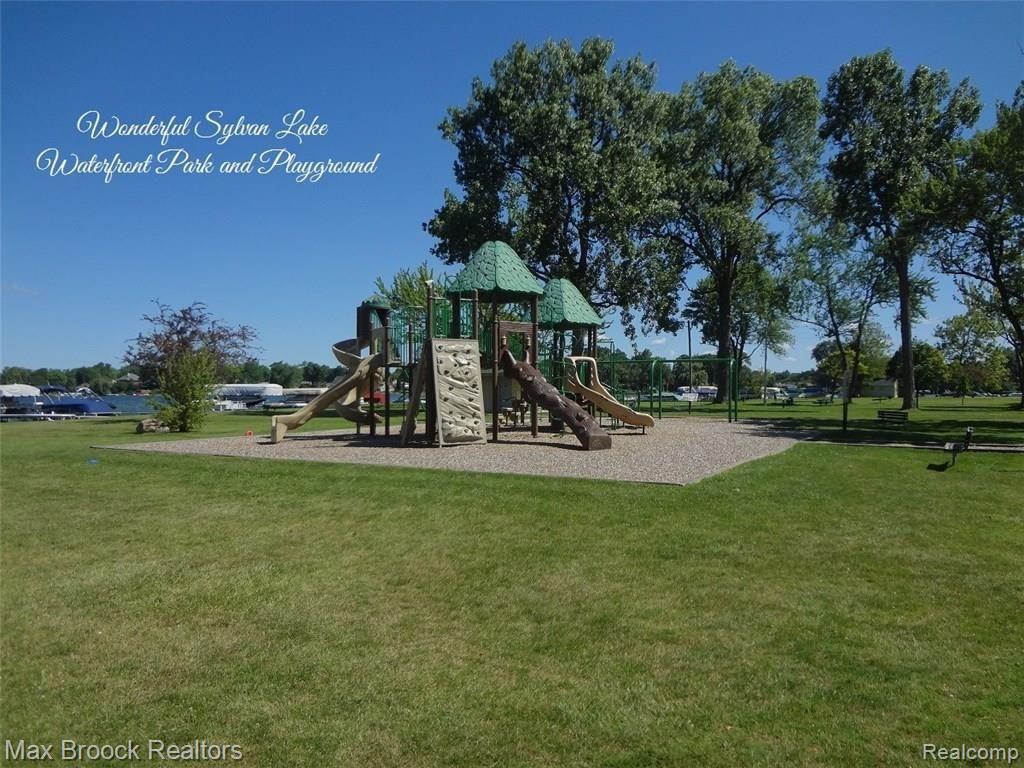 1602 Inverness Street Sylvan Lake, MI 48320 - Photo 33 of 34