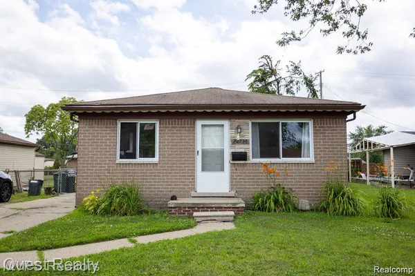 $2,400 | 22730 Masonic, St. Clair Shores, MI 48082
