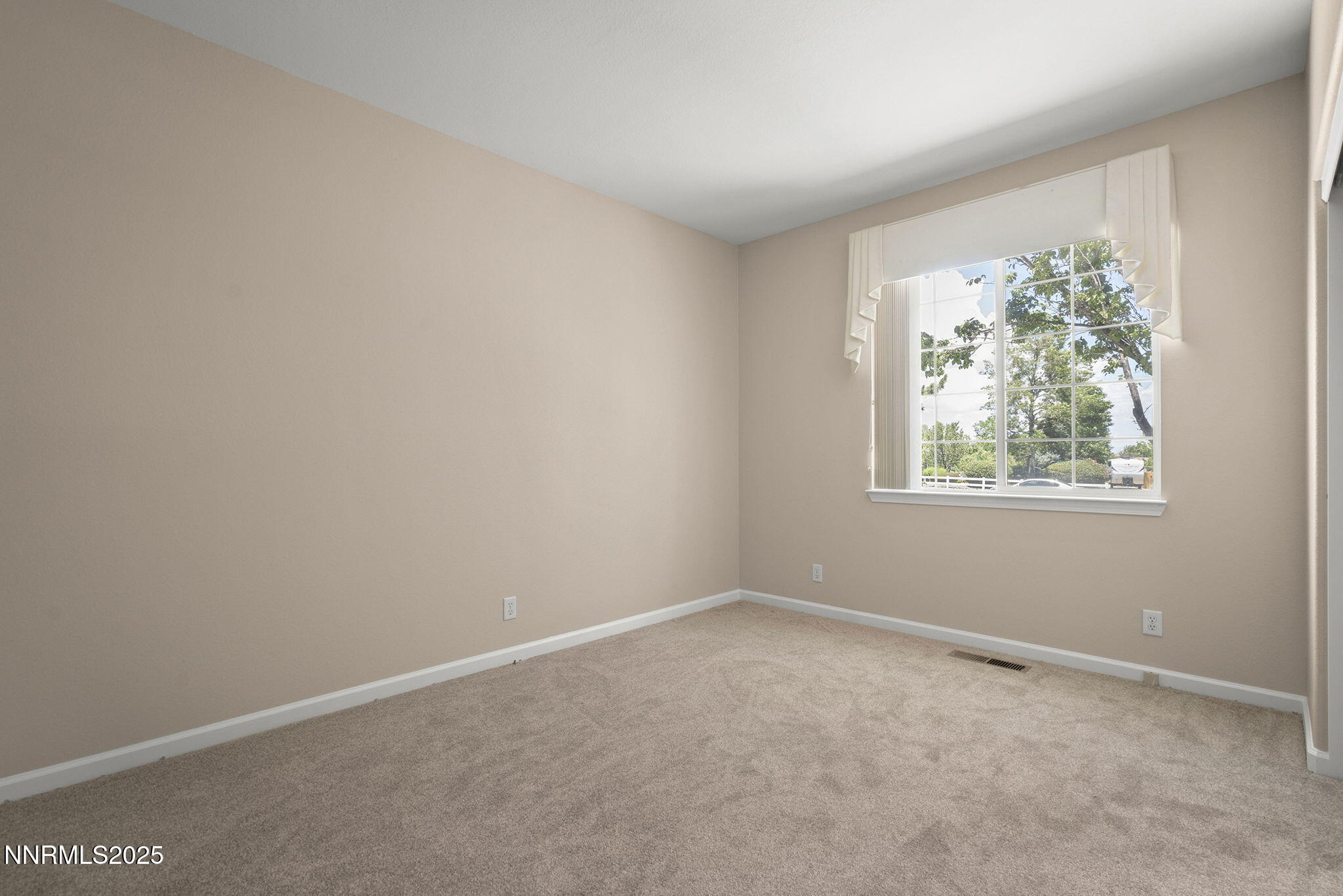 1060 Flanders Road Reno, NV 89511 - Photo 17 of 33 26-web-or-mls-_DSC0275