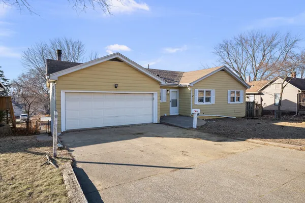 $234,900 | 2518 13th Street, Rock Island, IL 61201