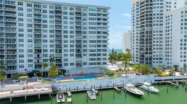 $3,200 | 5700 Collins Avenue, Unit 10D, Miami Beach, FL 33140