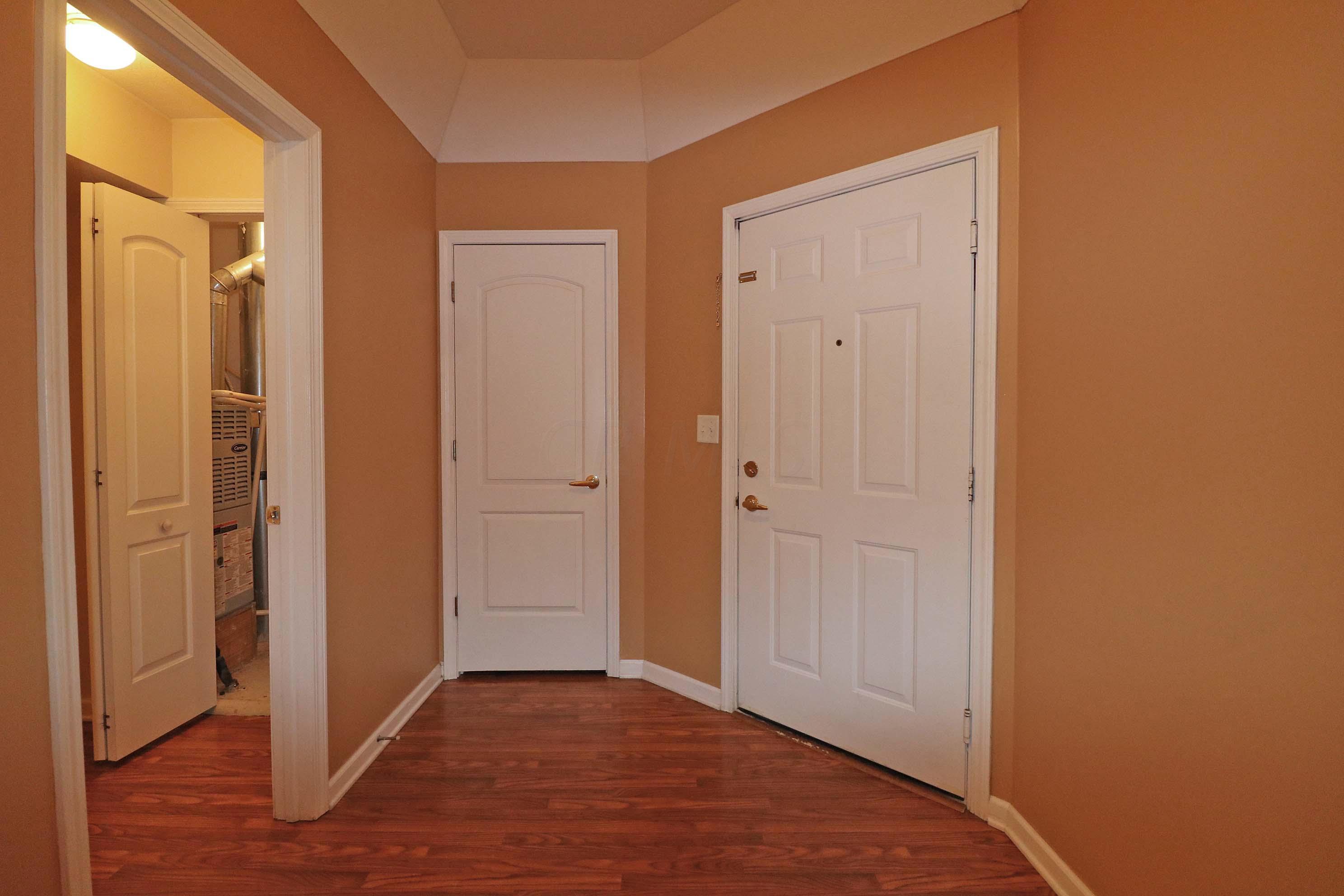 649 Spring Valley Drive Lewis Center, OH 43035 - Photo 4 of 30