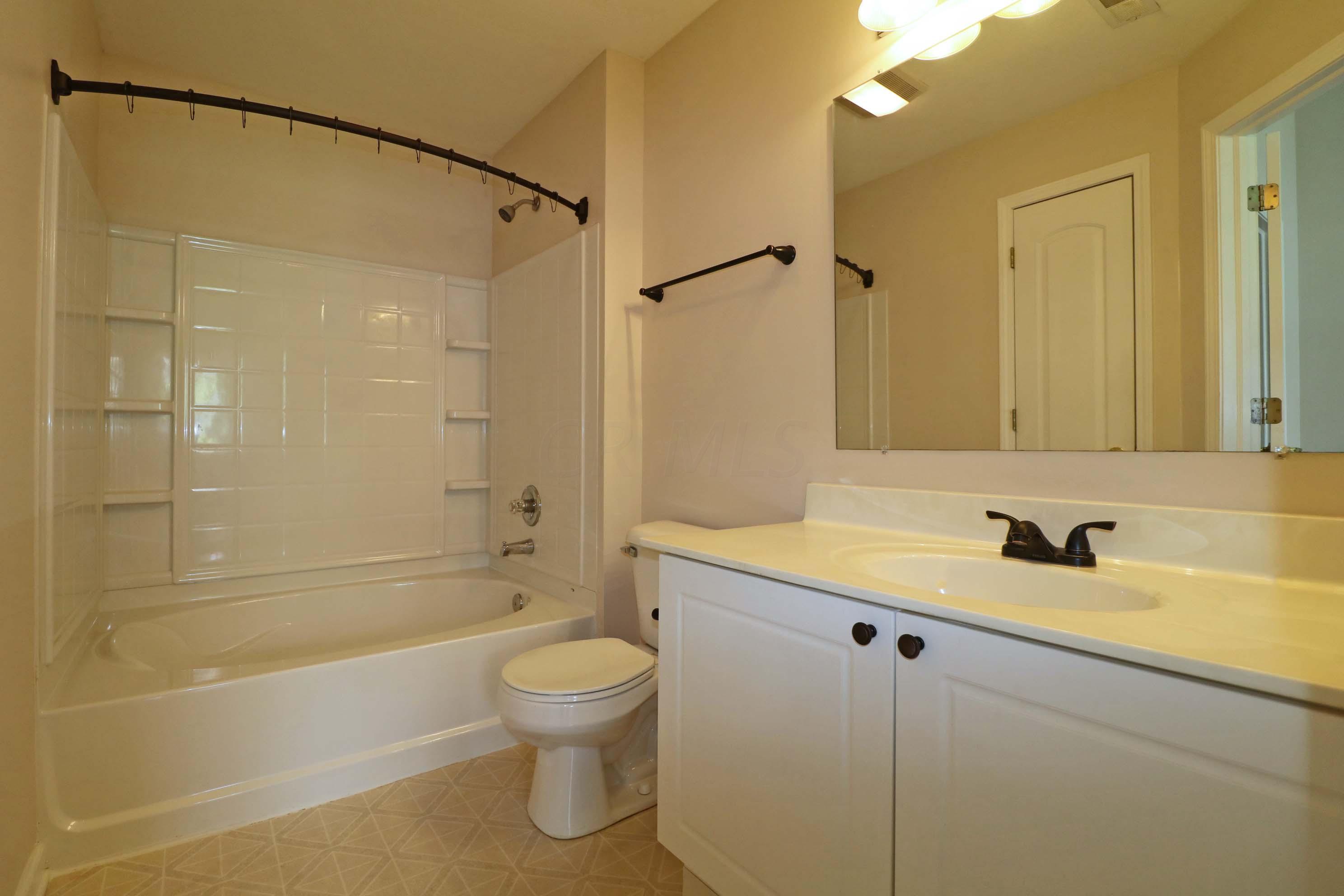 649 Spring Valley Drive Lewis Center, OH 43035 - Photo 6 of 30