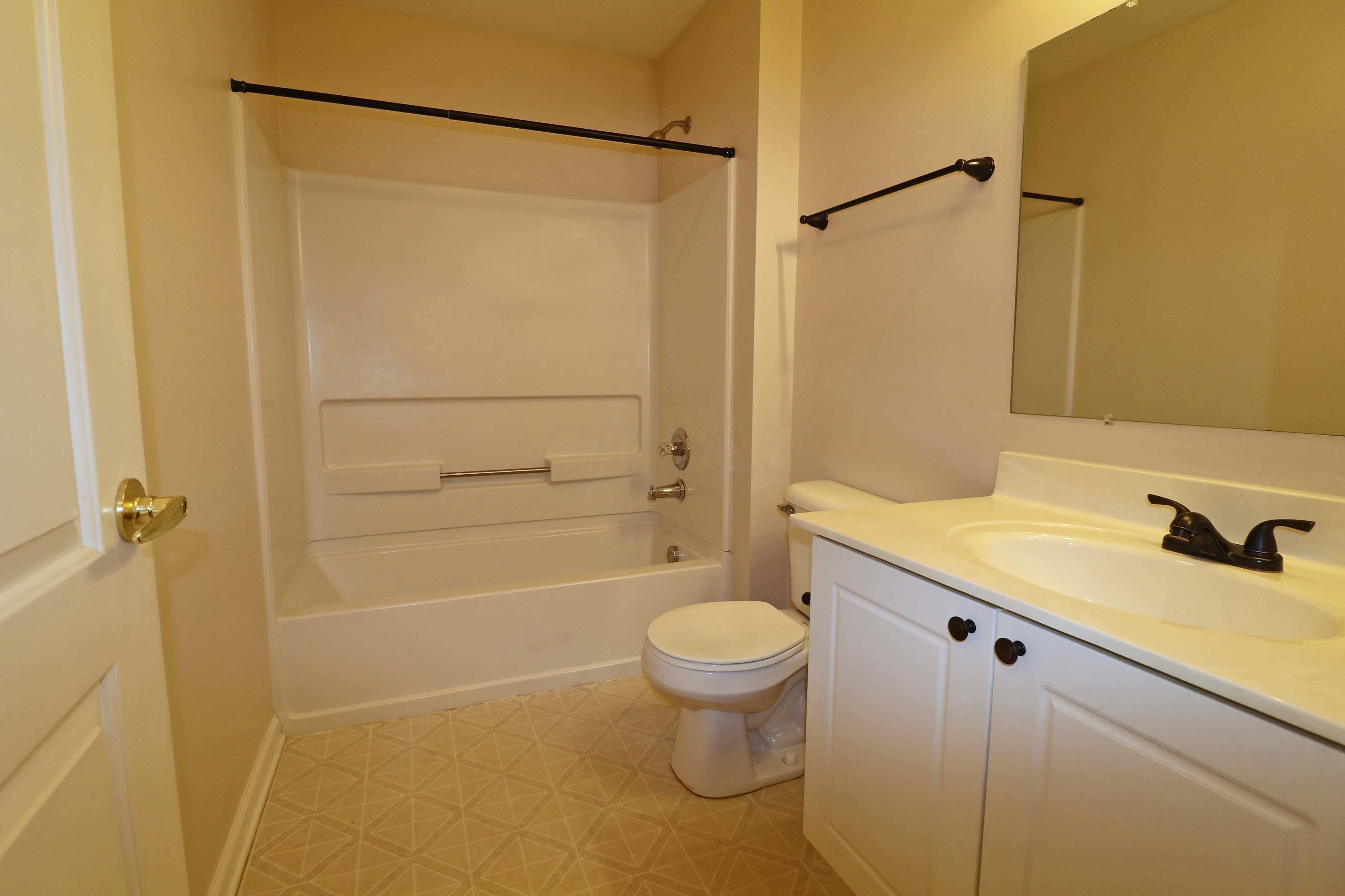 649 Spring Valley Drive Lewis Center, OH 43035 - Photo 7 of 30