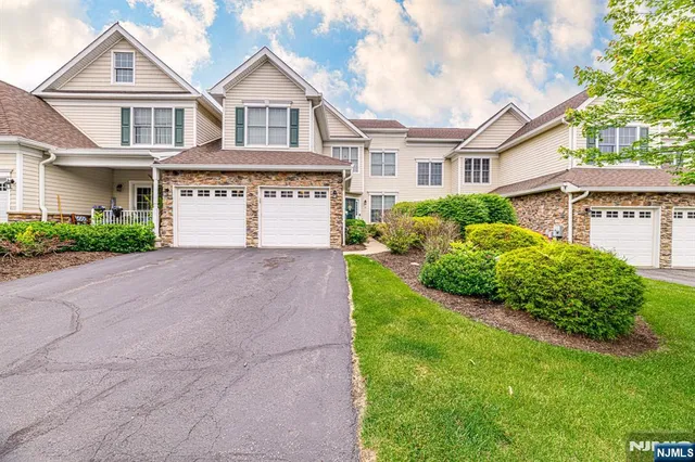 $589,999 | 19 Briar Court, Hamburg, NJ 07419
