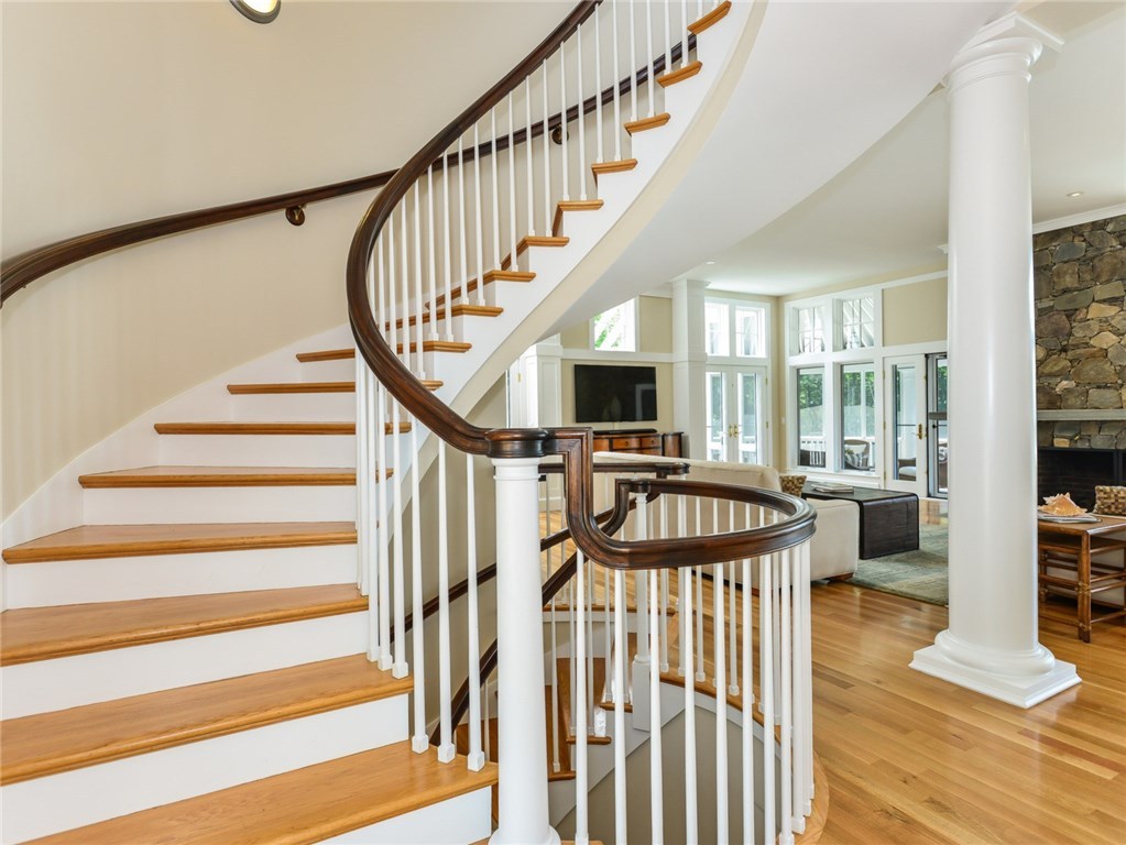 1173 North Main Road Jamestown, RI 02835 - Photo 22 of 40 Foyer
