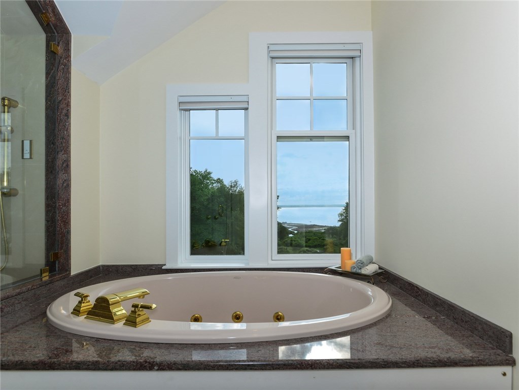 1173 North Main Road Jamestown, RI 02835 - Photo 24 of 40 Master Bath