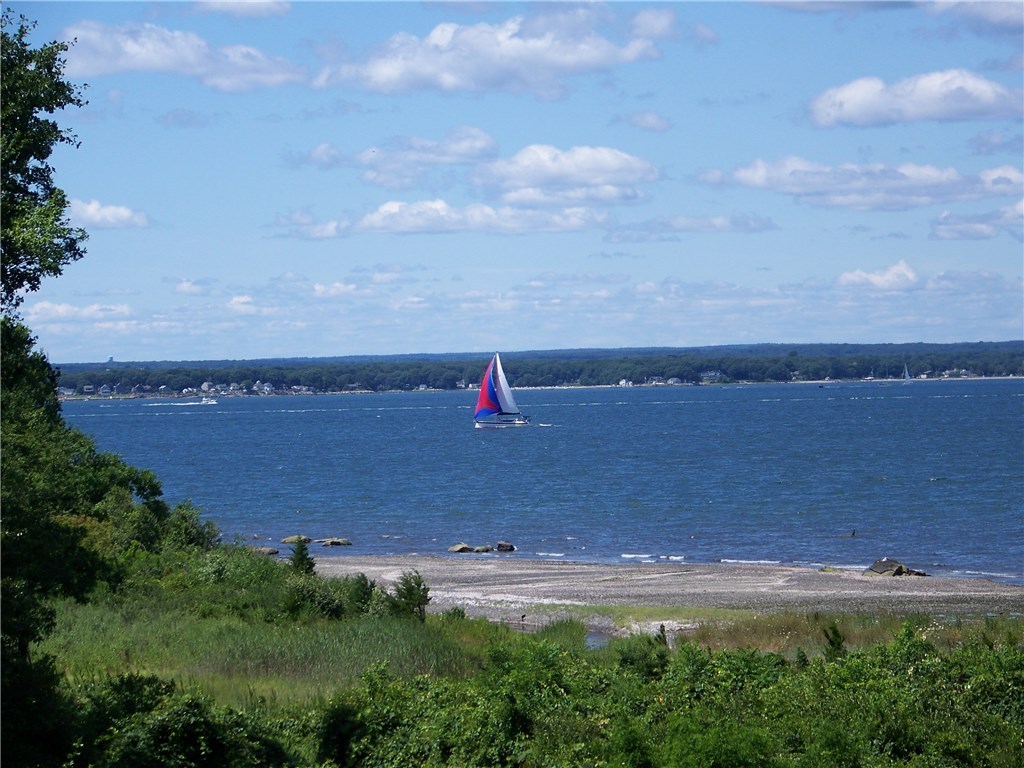 1173 North Main Road Jamestown, RI 02835 - Photo 3 of 40