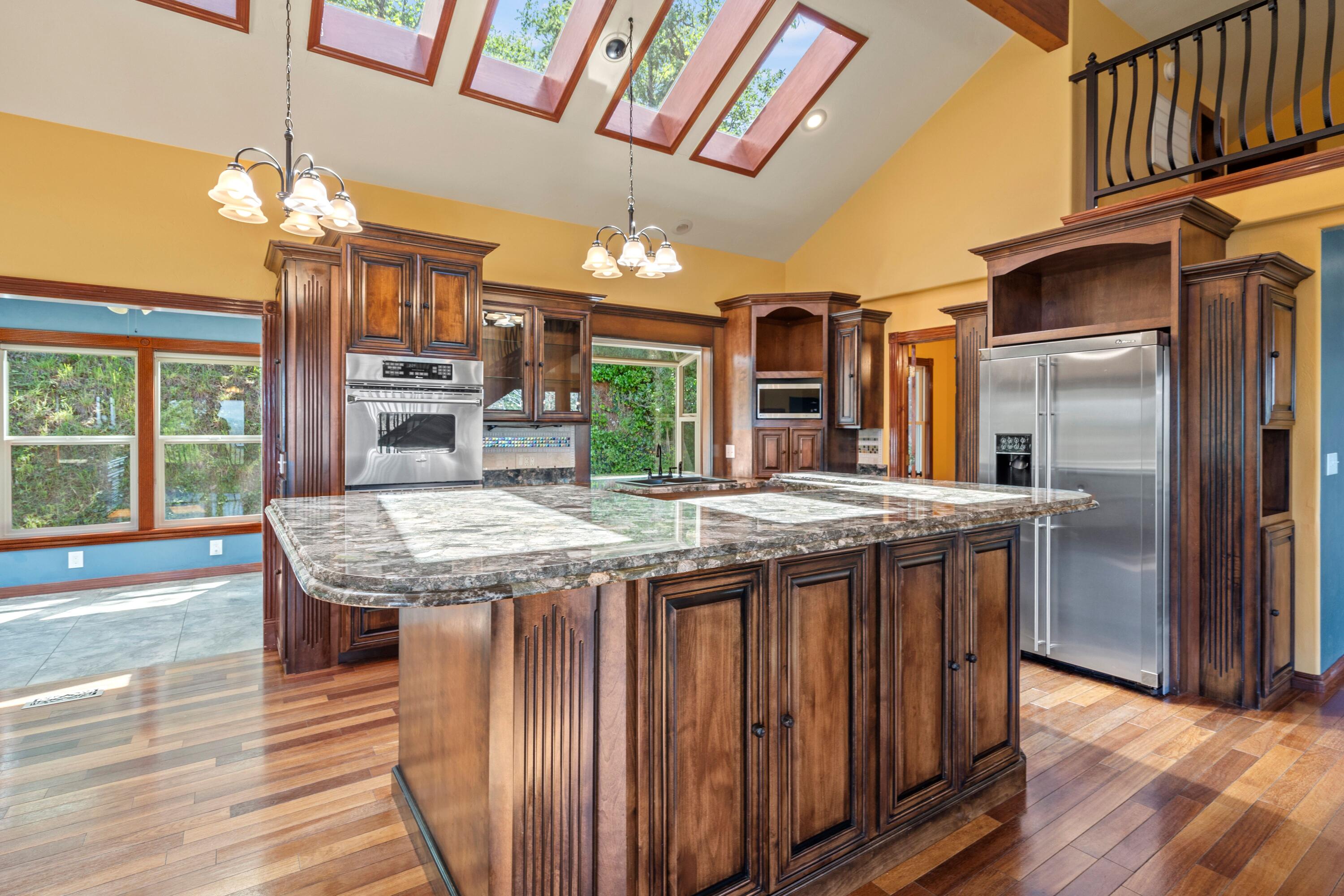 6397 Pioneer Road Medford, OR 97501 - Photo 6 of 44 Kitchen