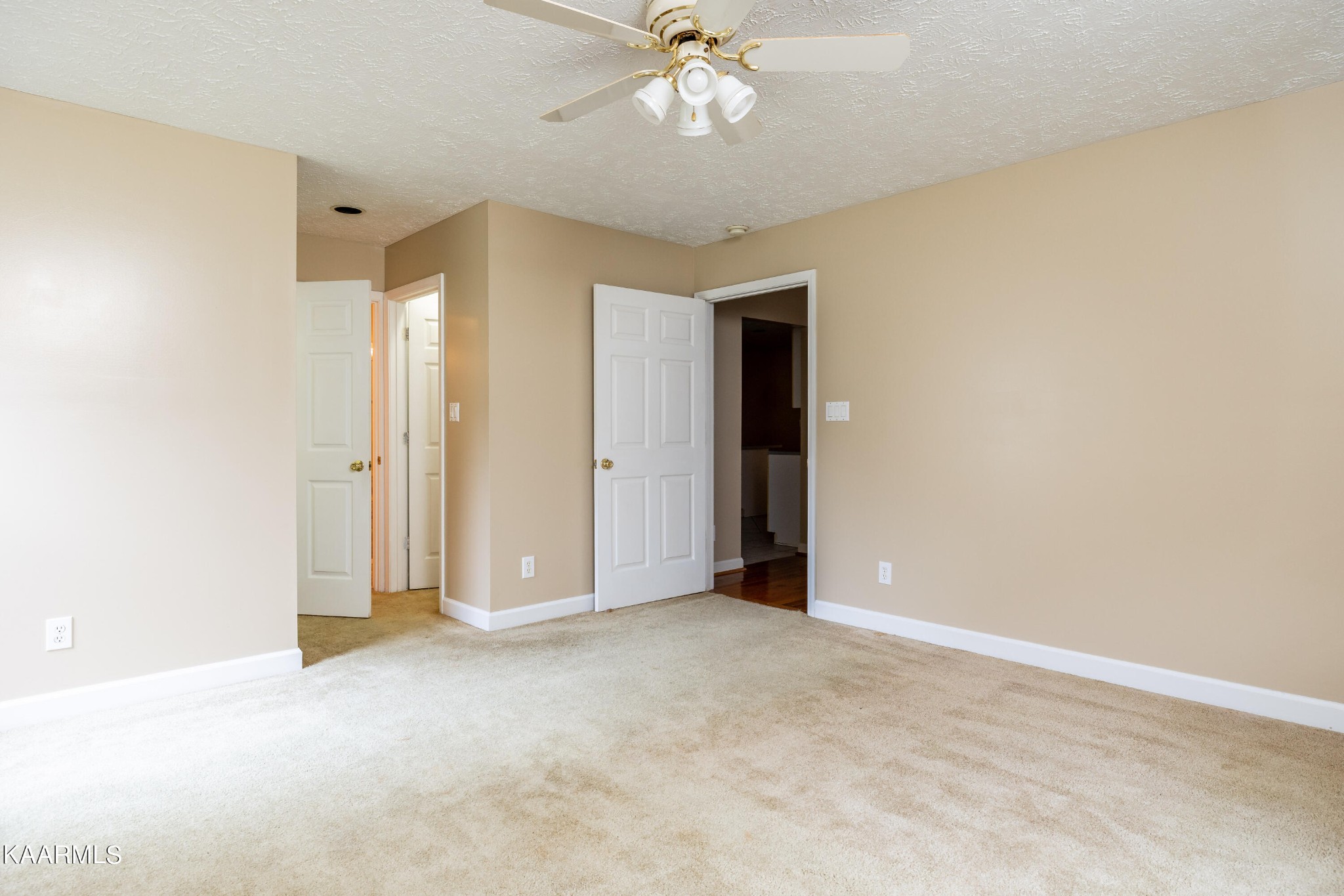 914 Wears Valley Road Townsend, TN 37882 - Photo 23 of 48 an empty room with fan and entryway