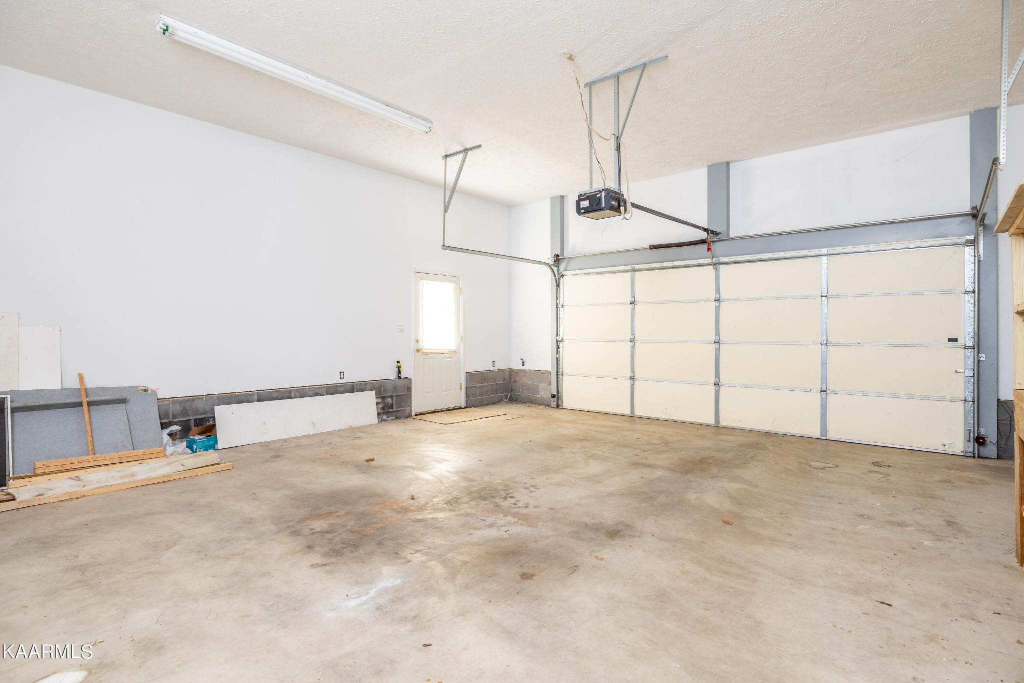 914 Wears Valley Road Townsend, TN 37882 - Photo 37 of 48 a view of a garage