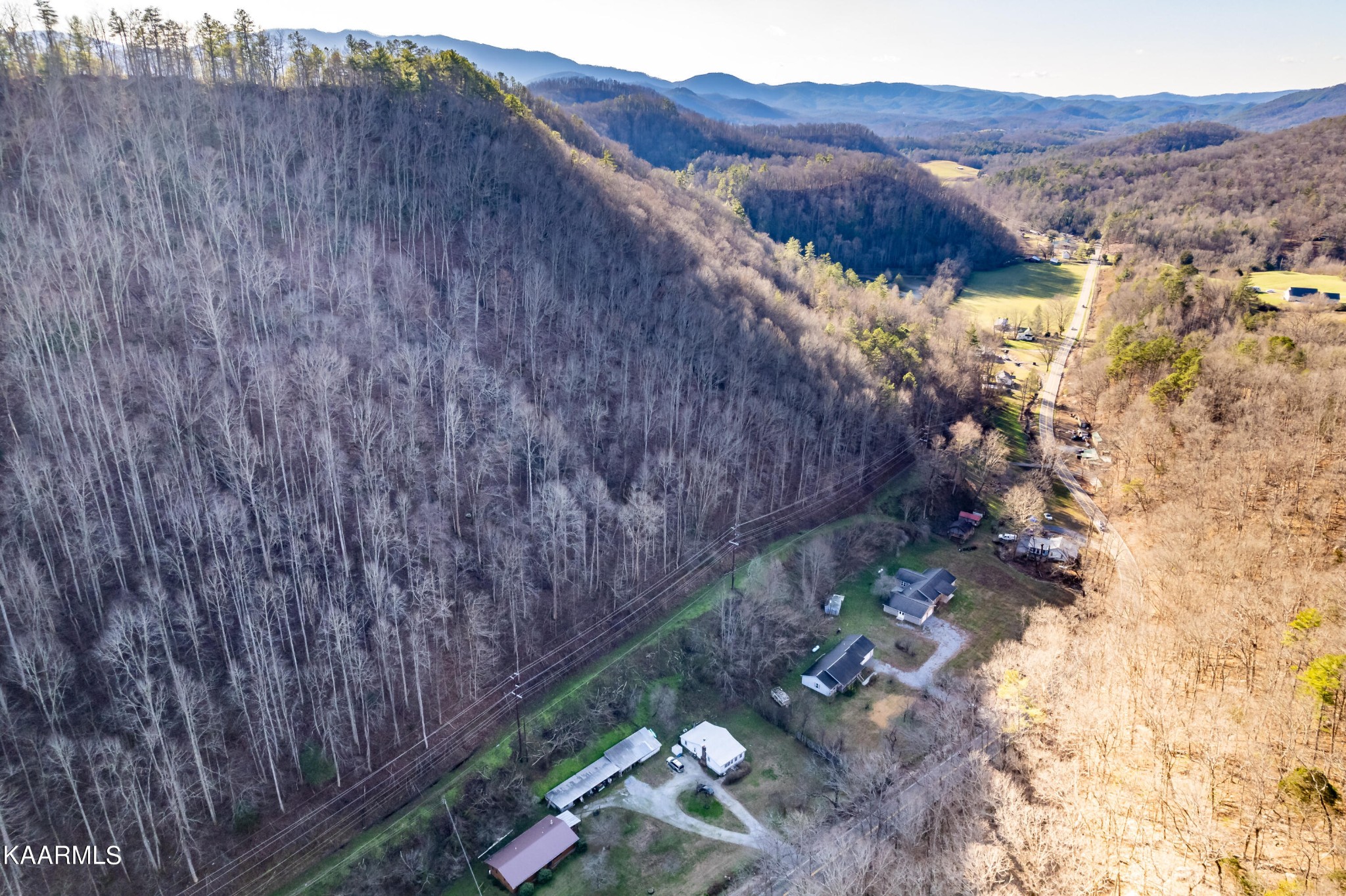 914 Wears Valley Road Townsend, TN 37882 - Photo 48 of 48 a view of a backyard with wooden fence