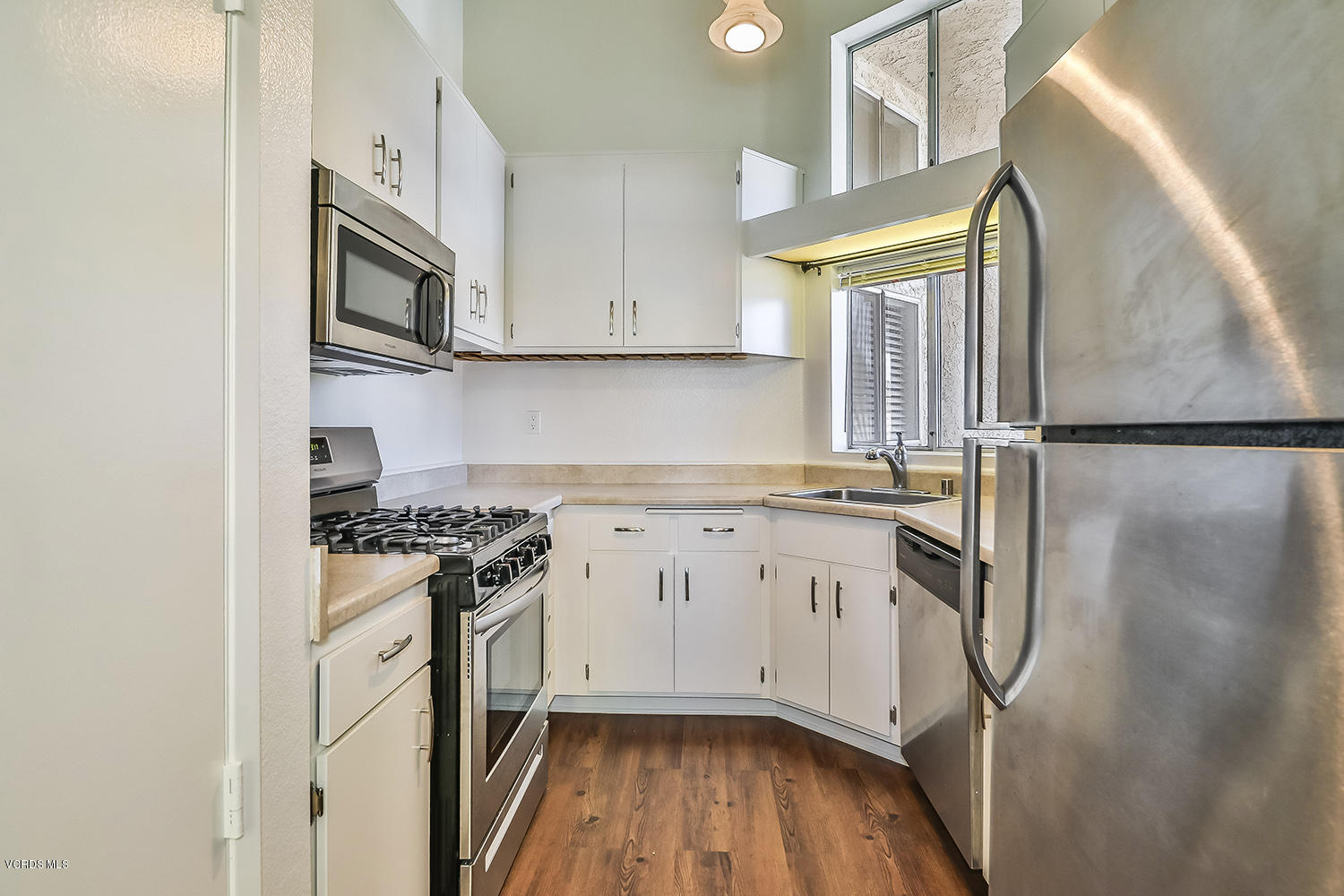1742 Sinaloa Road, Unit 430 Simi Valley, CA 93065 - Photo 11 of 37 dKitchen1