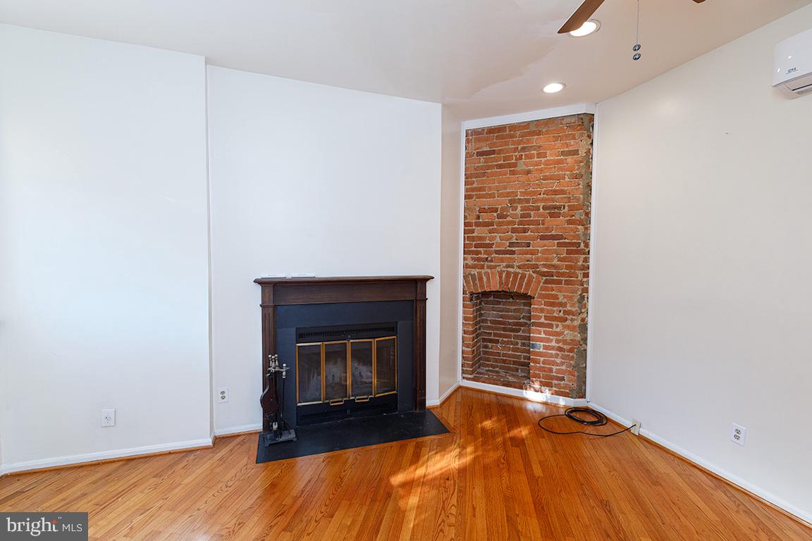1434 Potomac Avenue Southeast, Unit 4 Washington, DC 20003 - Photo 5 of 29 Large light filled living room
