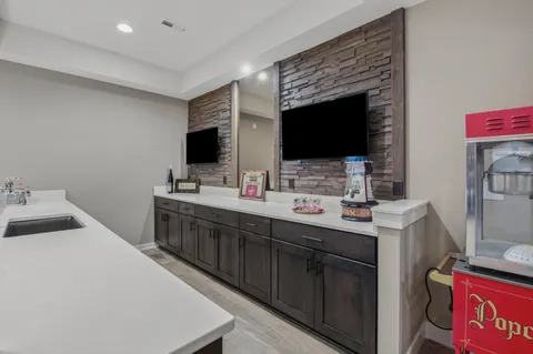 $1,300,000 | 236 Four Winds Court, Hartland, WI 53029