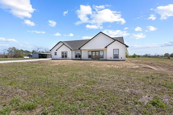 $525,000 | 14457 East Fm 1396, Windom, TX 75492