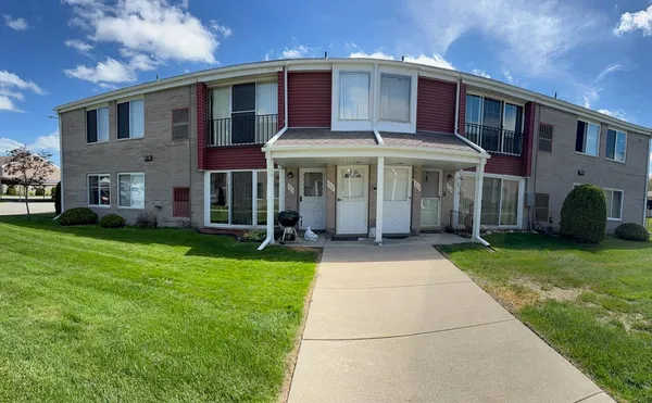 $134,900 | 503 Sunset Lane, St. Clair Shores, MI 48082