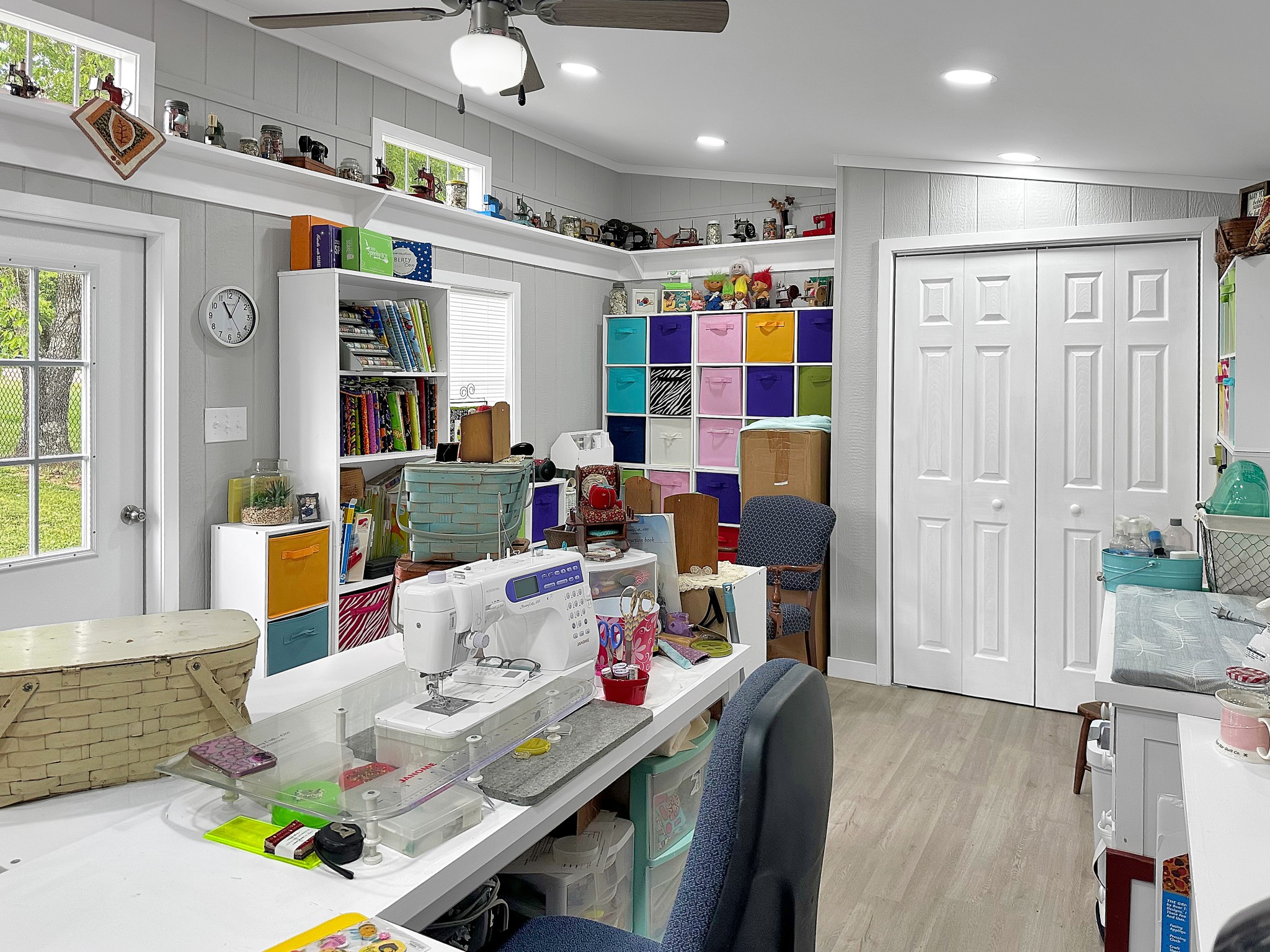 788 Van Dyke Grove Road Paris, TN 38242 - Photo 2 of 34 a work room with furniture and a book shelf