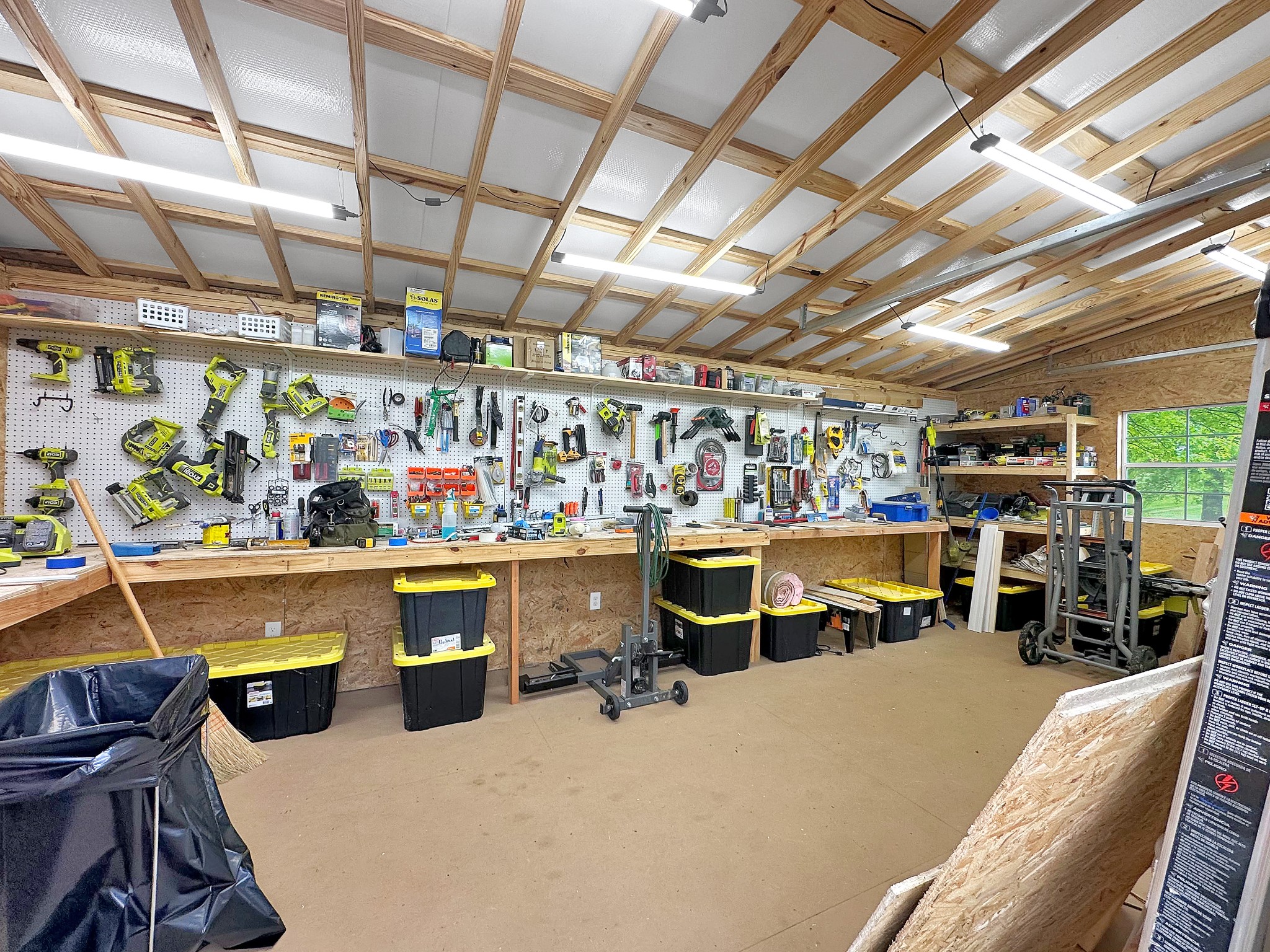 788 Van Dyke Grove Road Paris, TN 38242 - Photo 30 of 34 a view of work space with racks