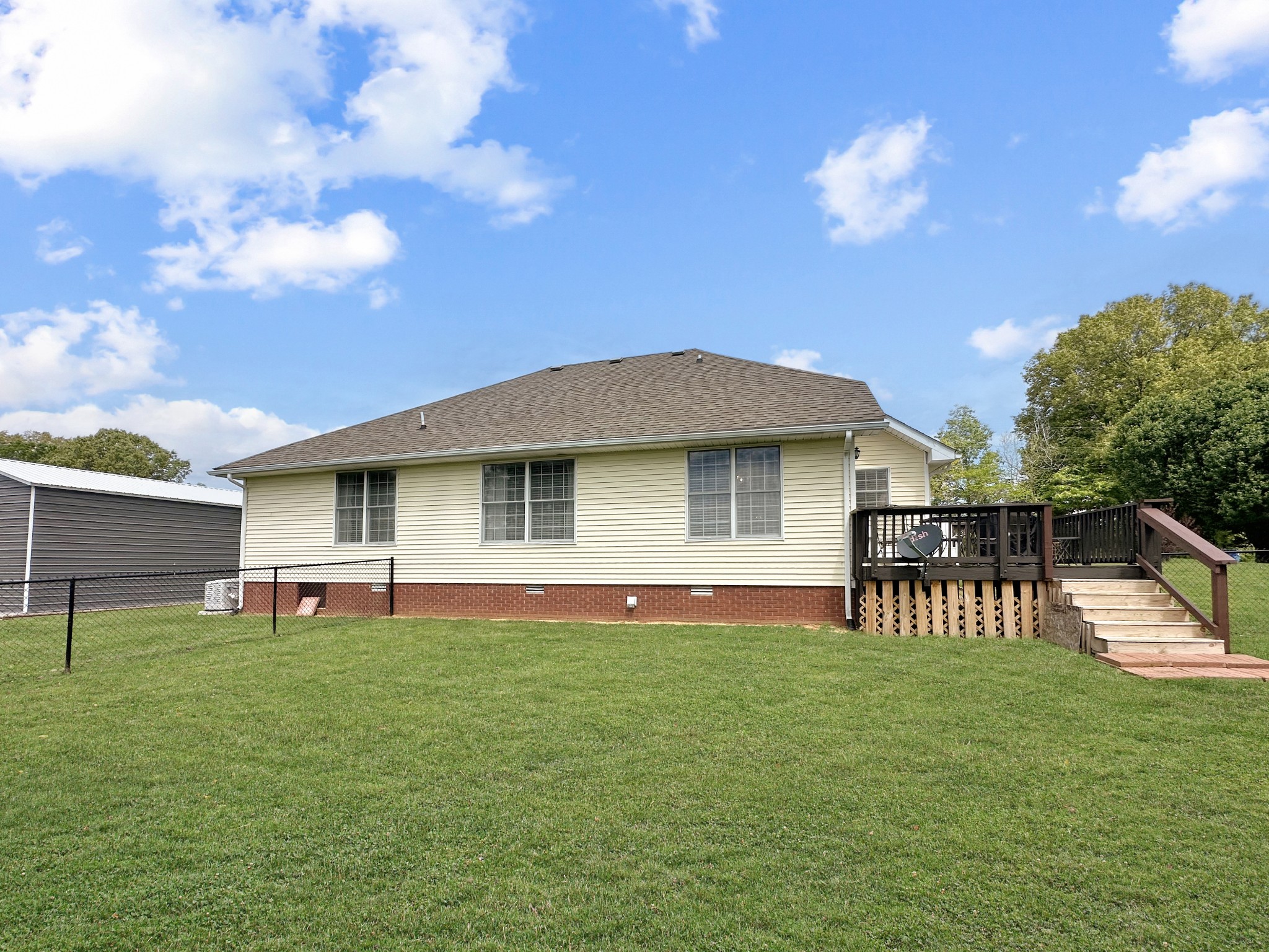 788 Van Dyke Grove Road Paris, TN 38242 - Photo 33 of 34 a front view of a house with garden