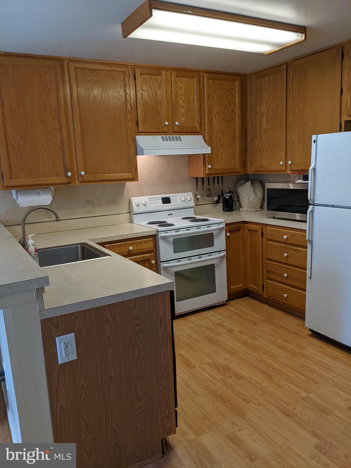 1202 Independence Way Newark, DE 19713 - Photo 6 of 10 Nice Eat-in Kitchen