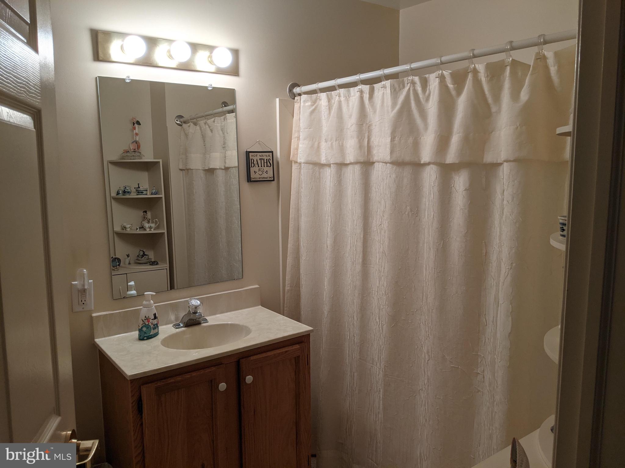 1202 Independence Way Newark, DE 19713 - Photo 8 of 10 2 Bathrooms 1 with Tub