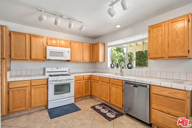 $595,000 | 44220 Encanto Way, Lancaster, CA 93536