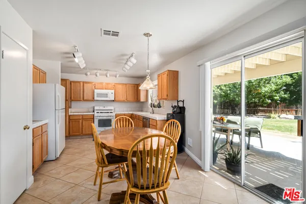 $595,000 | 44220 Encanto Way, Lancaster, CA 93536