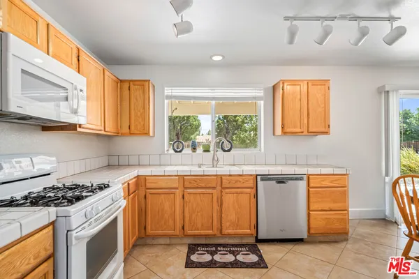 $595,000 | 44220 Encanto Way, Lancaster, CA 93536