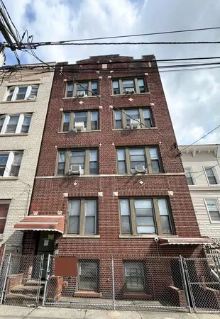 $2,350 | 76 Romaine Avenue, Unit 3 (2F), Jersey City, NJ 07306