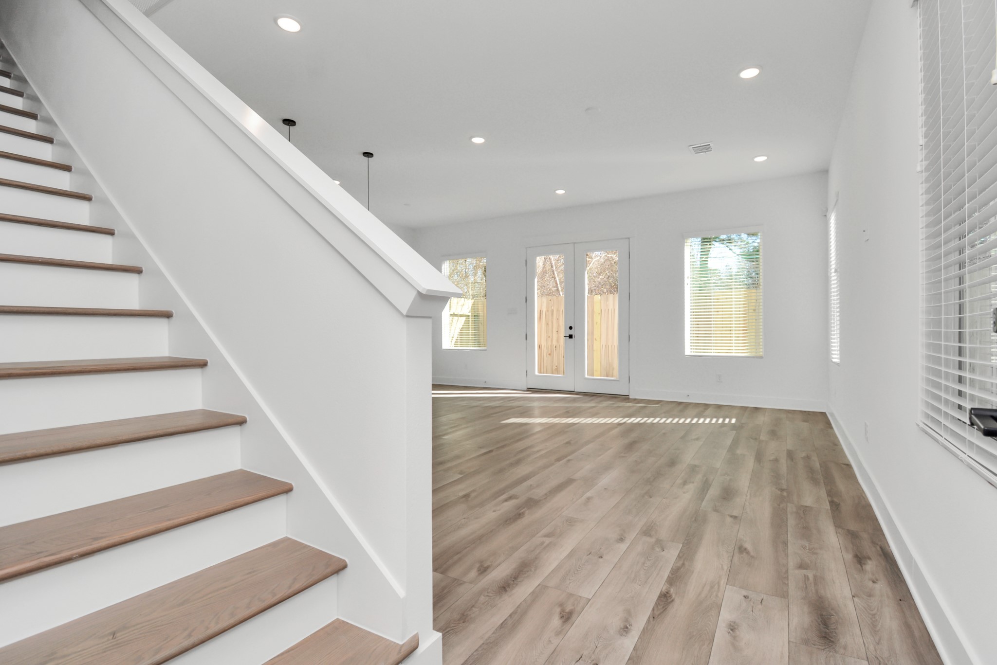 778 West Tidwell Road, Unit H Houston, TX 77091 - Photo 3 of 38