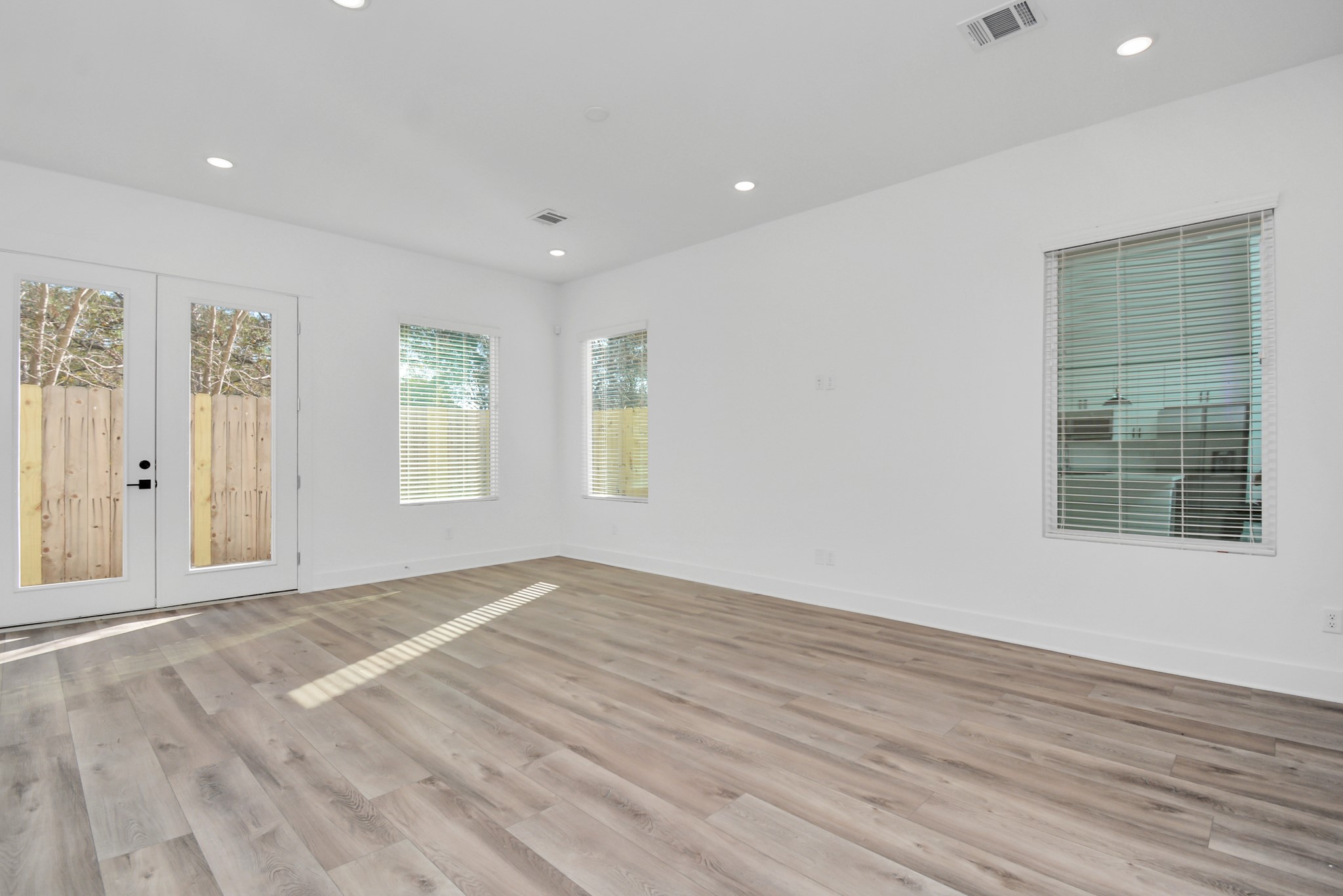 778 West Tidwell Road, Unit H Houston, TX 77091 - Photo 4 of 38