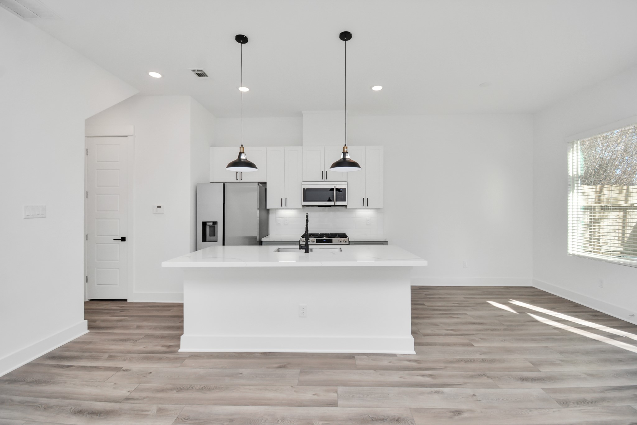 778 West Tidwell Road, Unit H Houston, TX 77091 - Photo 6 of 38