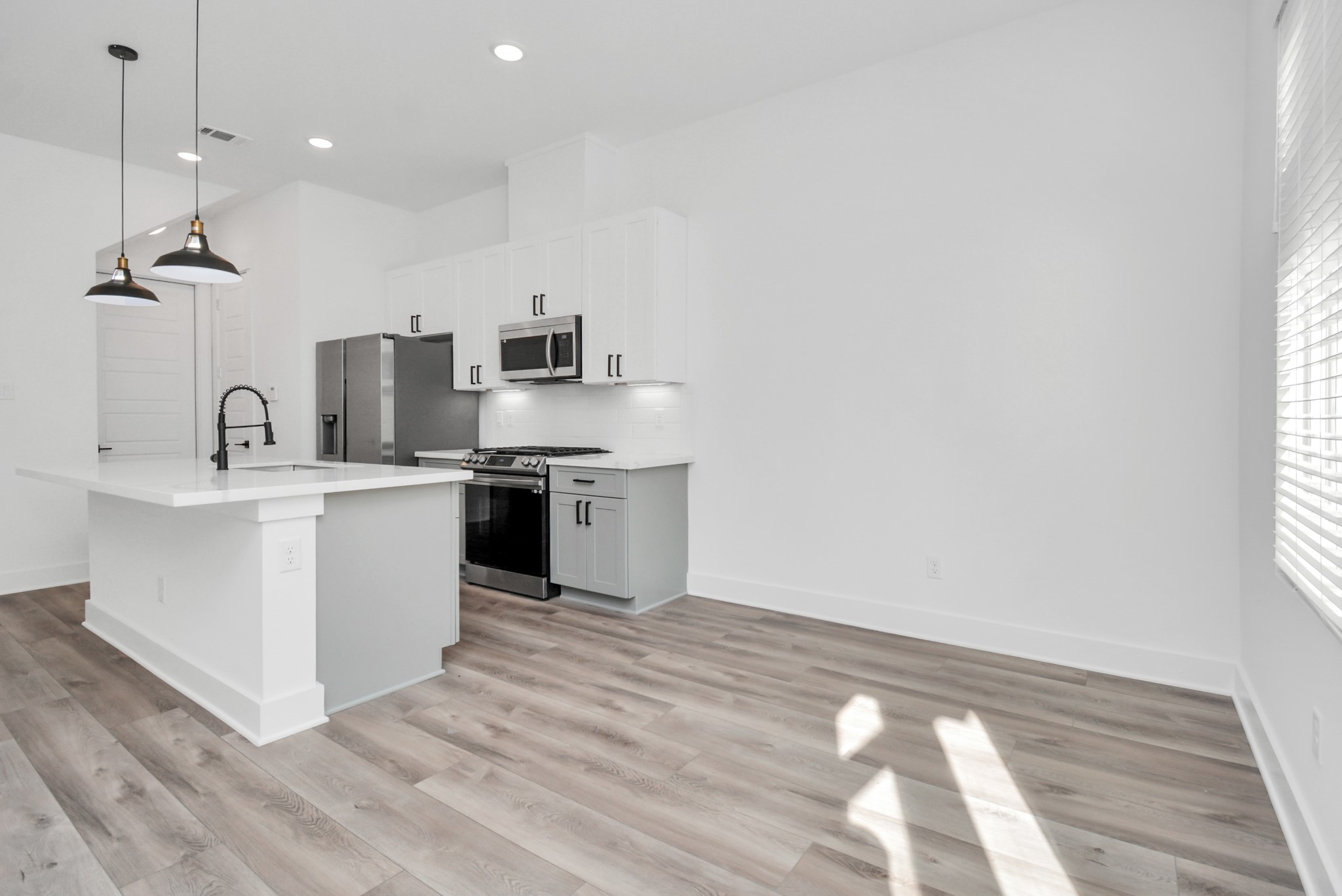 778 West Tidwell Road, Unit H Houston, TX 77091 - Photo 9 of 38