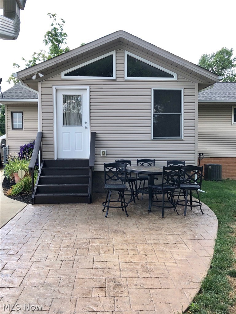 7243 Ward Road Cleveland, OH 44134 - Photo 2 of 24