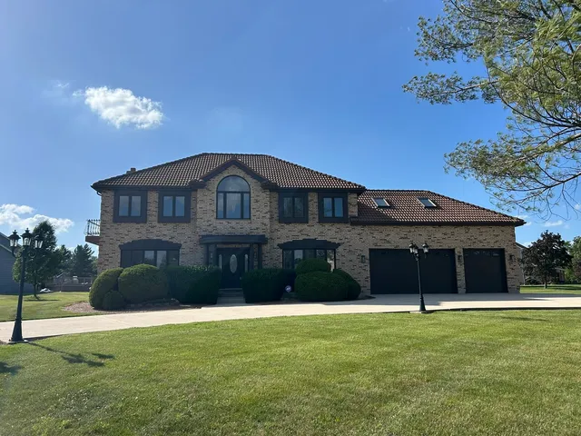 $615,000 | 2658 East Royal Ridge Drive, Crete, IL 60417