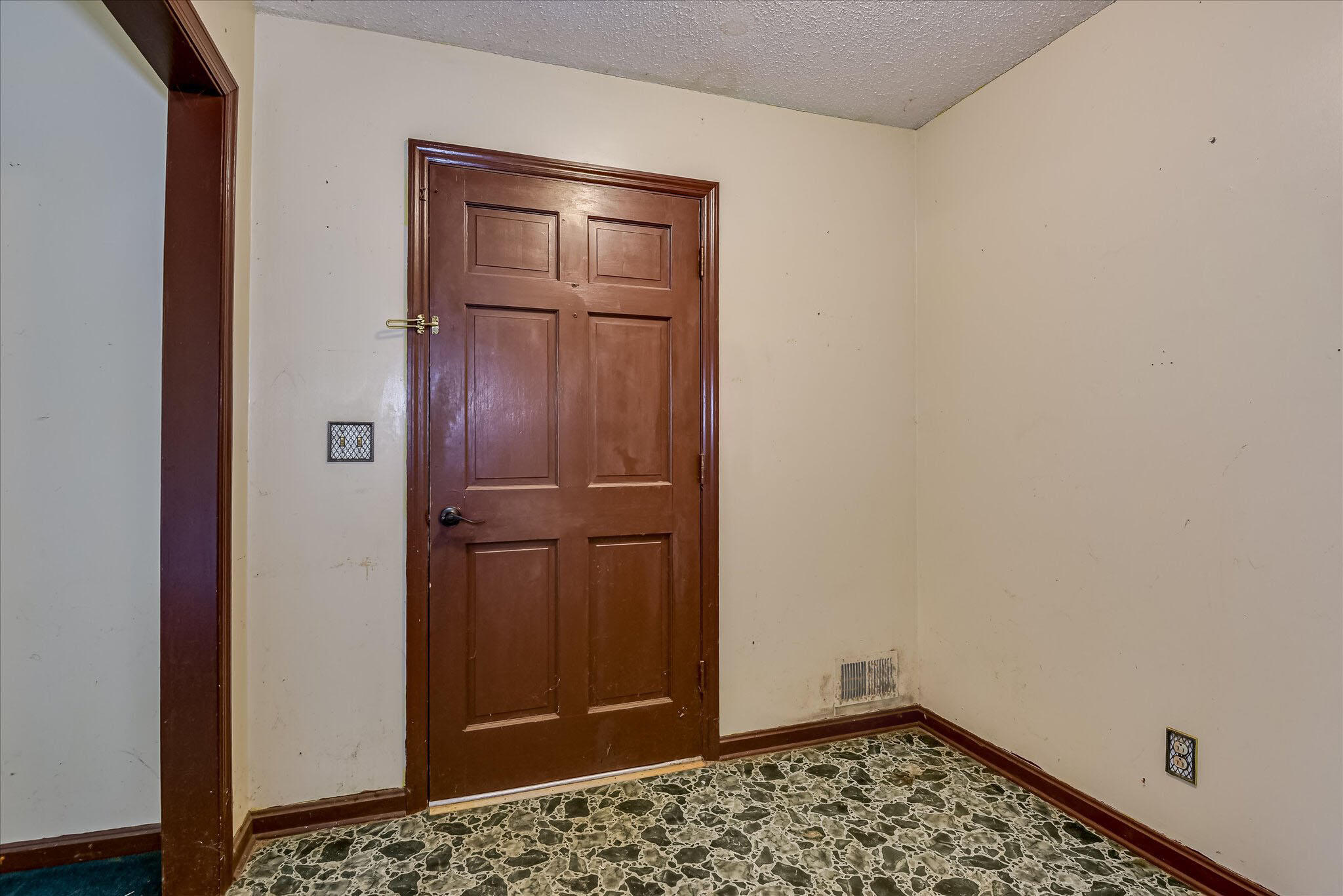 273 Timberwood Drive Thomson, GA 30824 - Photo 9 of 39 Sprawling Ranch On An Acre in Thomson GA