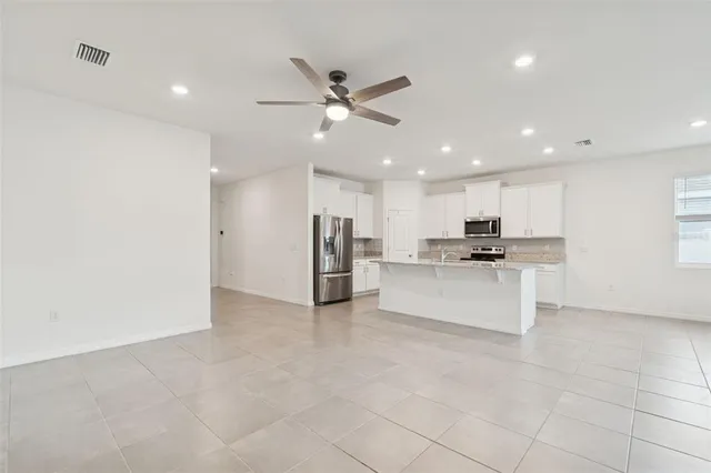 $2,400 | 7139 Steer Blade Drive, Zephyrhills, FL 33541