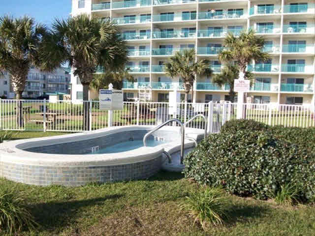 645 Plantation Road, Unit 6502 Gulf Shores, AL 36542 - Photo 4 of 32 Hot Tub