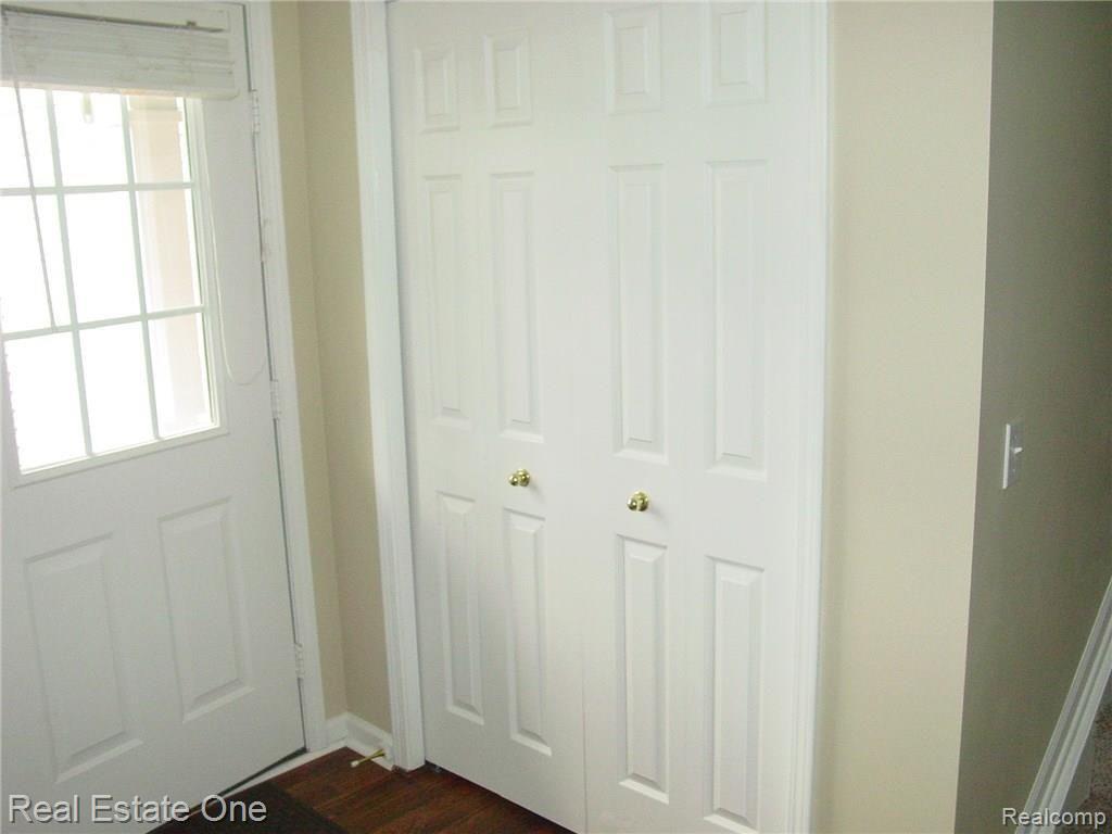 376 Quail Ridge Court Waterford, MI 48327 - Photo 4 of 26 closet off entry