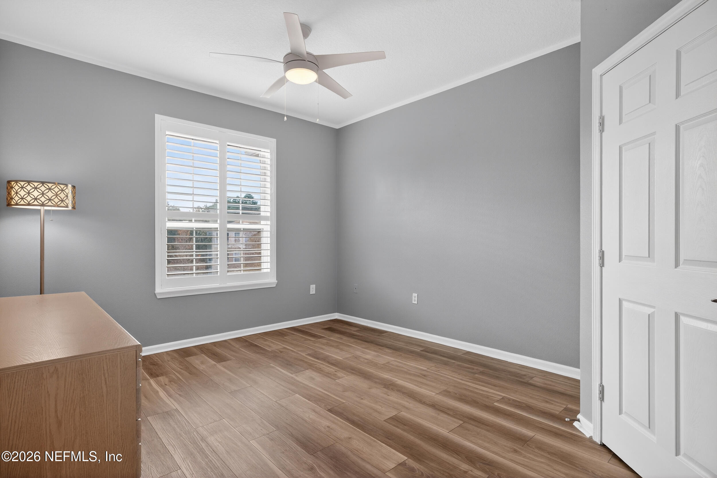10550 Baymeadows Road, Unit 912 Jacksonville, FL 32256 - Photo 19 of 21 a view of a livingroom with a ceiling fan and a window