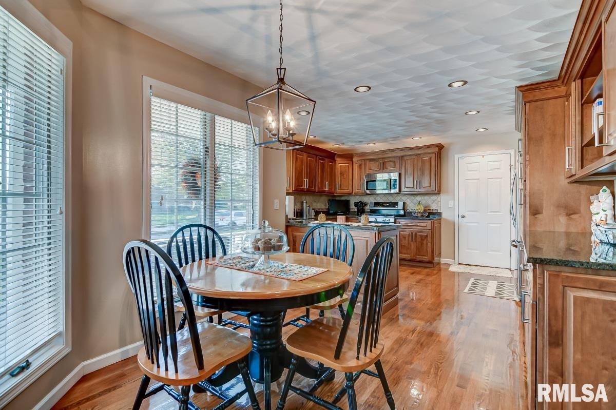 2529 Shawnee Drive Springfield, IL 62702 - Photo 8 of 40