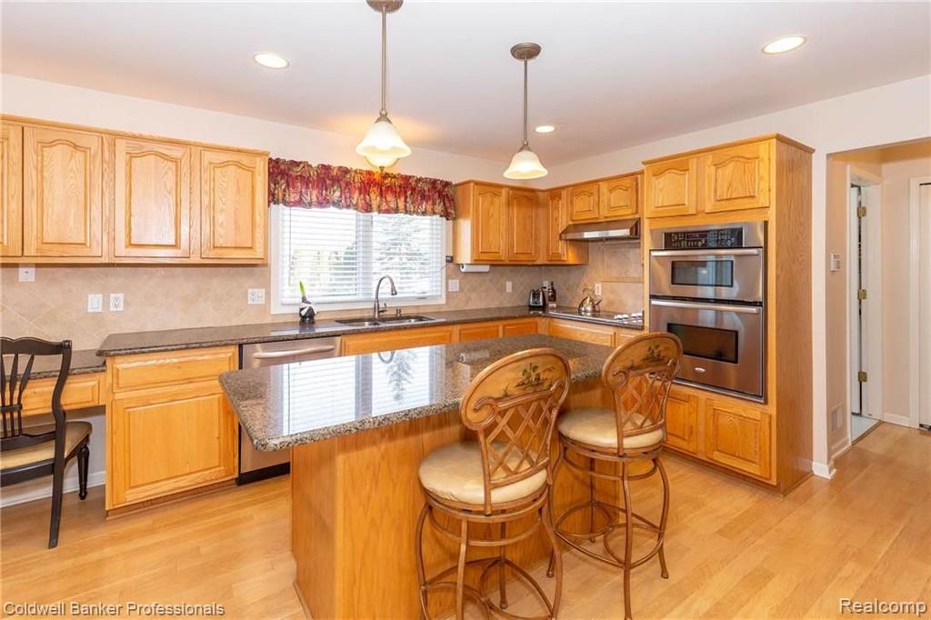 304 Lone Pine Circle Rochester, MI 48307 - Photo 11 of 31