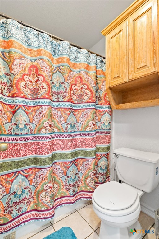 155 Western Ridge Road Gatesville, TX 76528 - Photo 22 of 26 a bathroom with a toilet and a sink