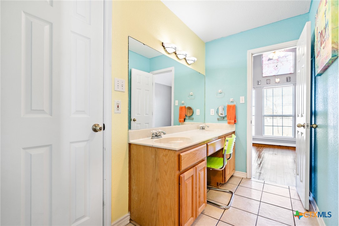 155 Western Ridge Road Gatesville, TX 76528 - Photo 23 of 26 a utility room with dryer and washer