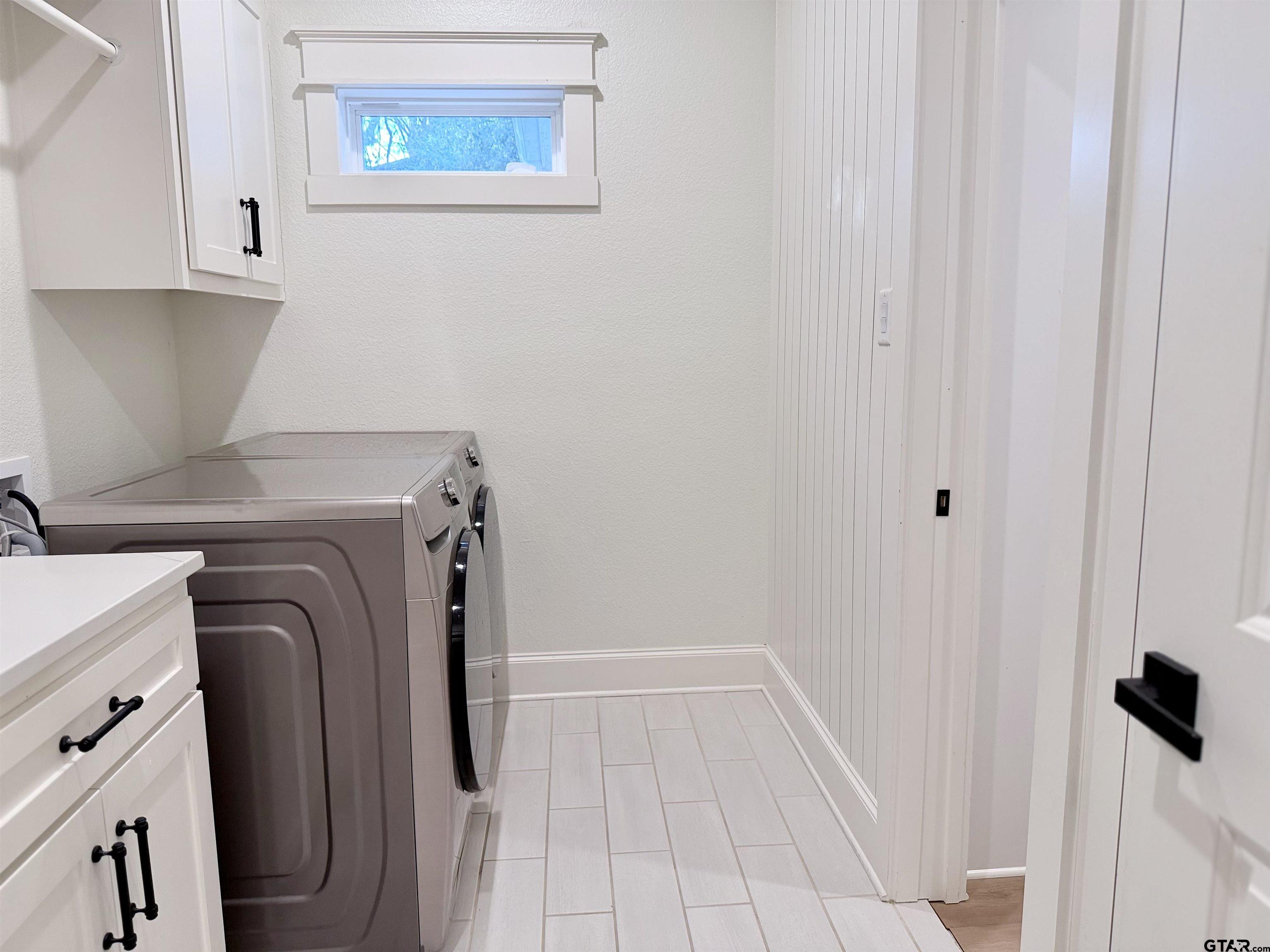 413 Dallas Street Winona, TX 75792 - Photo 24 of 33 a utility room with dryer and washer