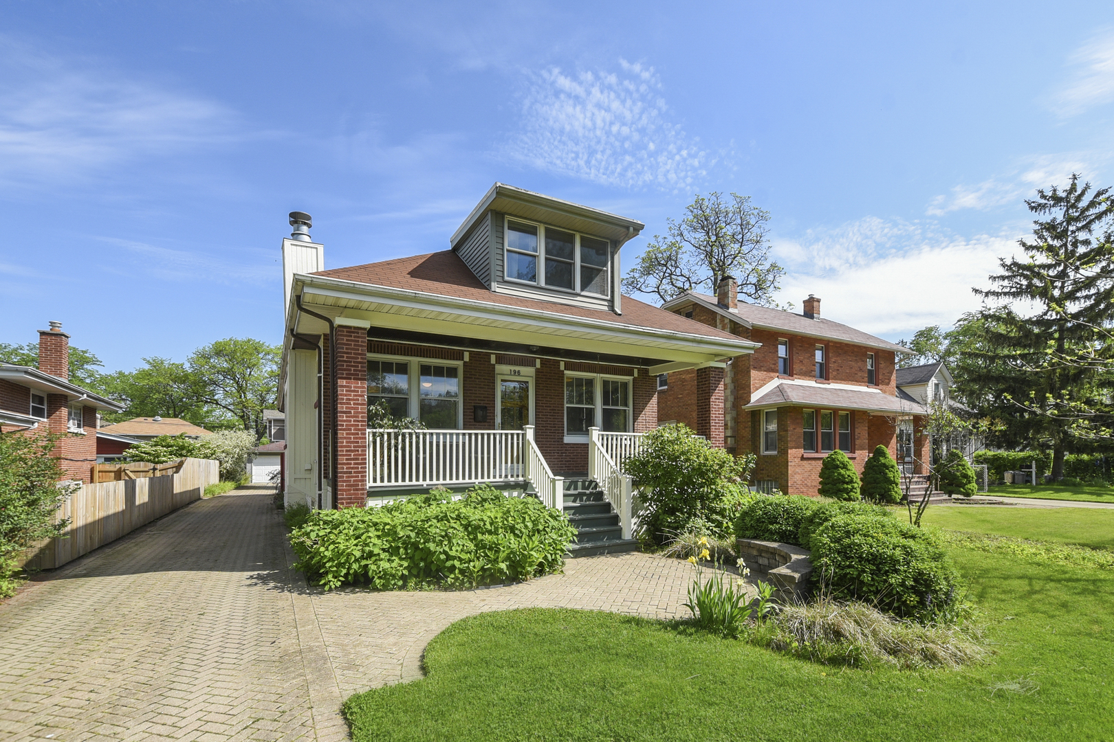 196 Waubansee Road Riverside, IL 60546 - Photo 3 of 43