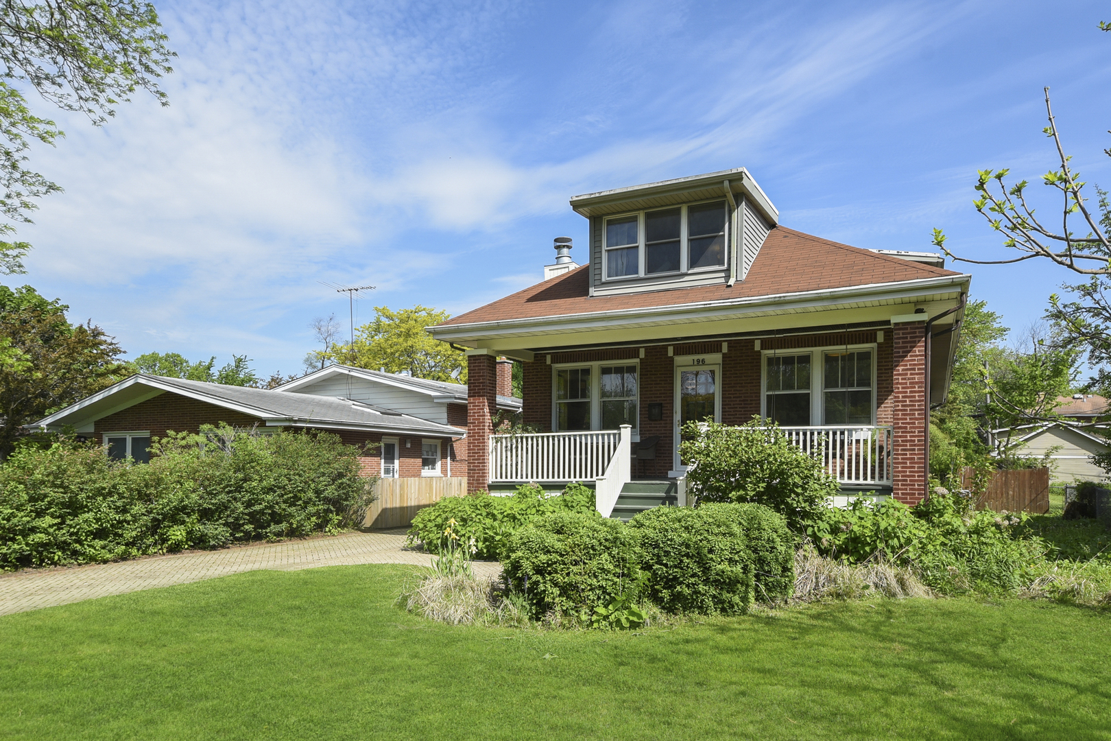 196 Waubansee Road Riverside, IL 60546 - Photo 4 of 43